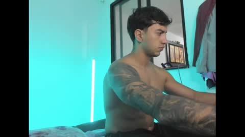axel_hendrick online show from May 13, 2:09 am