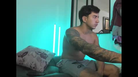 axel_hendrick online show from May 21, 4:30 am