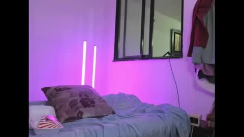 axel_hendrick online show from May 22, 4:41 am