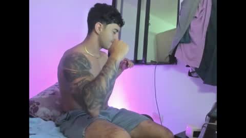 axel_hendrick online show from July 3, 3:13 am