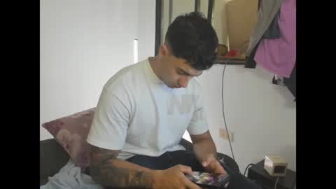 axel_hendrick online show from July 4, 4:57 pm
