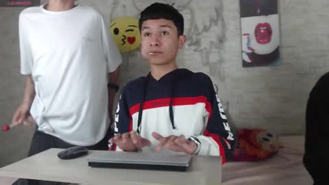 Snapshot of axel_milo_and_kairo chatting on November 25, 12:43 am axel_milo_and_kairo online show from November 25, 12:43 am