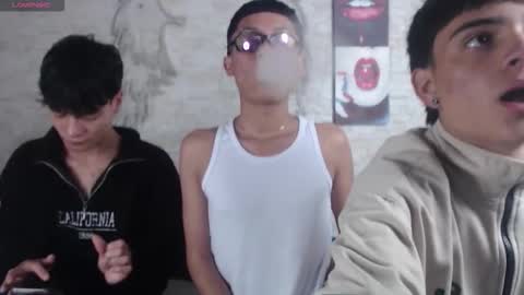 Snapshot of axel_milo_and_kairo chatting on December 5, 4:32 am axel_milo_and_kairo online show from December 5, 4:32 am