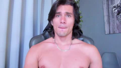 Axel online show from December 9, 8:54 pm