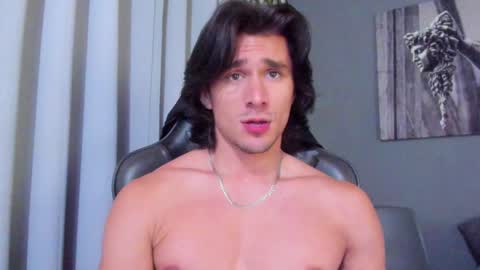 Axel online show from December 12, 12:16 am