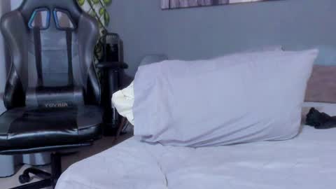 Axel online show from January 10, 10:57 pm