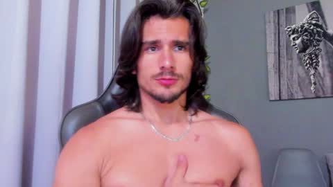 Axel online show from February 6, 8:13 pm