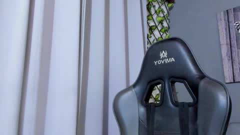 Axel online show from February 17, 1:15 am