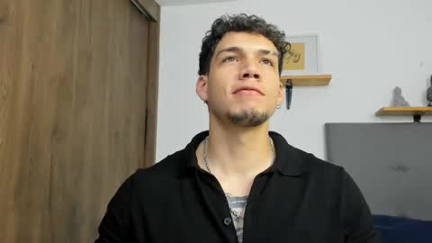 INDEPENDENT MODEL  online show from September 27, 4:50 am