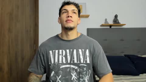 INDEPENDENT MODEL  online show from October 5, 5:50 am