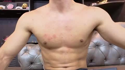 Axel  online show from May 14, 9:05 am