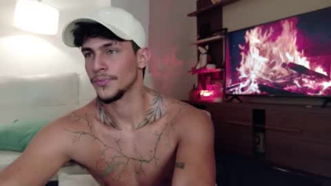 Snapshot of axelblack7 chatting on February 27, 12:16 pm axelblack7 online show from February 27, 12:16 pm