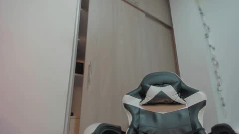 Snapshot of axelblaze_1 chatting on March 28, 12:16 pm axelblaze_1 online show from March 28, 12:16 pm