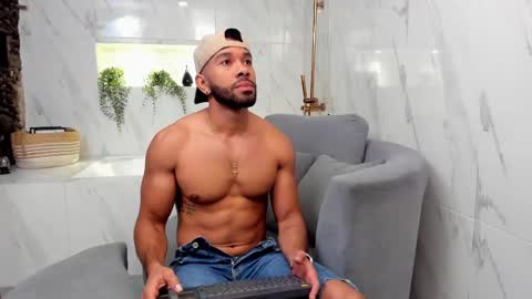 Snapshot of axelgowther_ chatting on February 17, 12:48 pm Axel Gowther online show from February 17, 12:48 pm