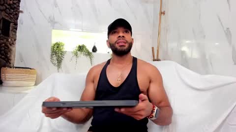 Snapshot of axelgowther_ chatting on February 20, 11:31 am Axel Gowther online show from February 20, 11:31 am