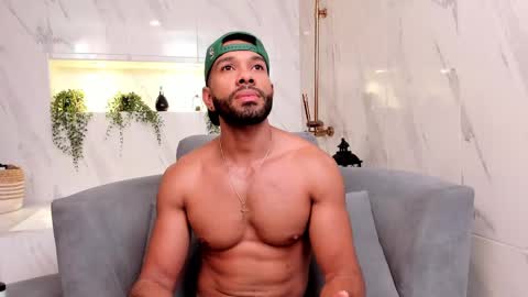 Snapshot of axelgowther_ chatting on February 25, 8:30 pm Axel Gowther online show from February 25, 8:30 pm