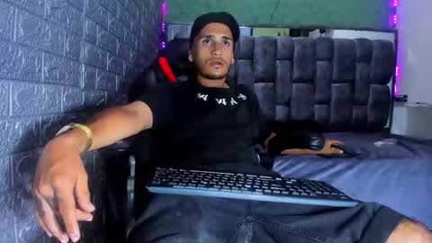 Axell Cross2 online show from October 20, 6:30 pm