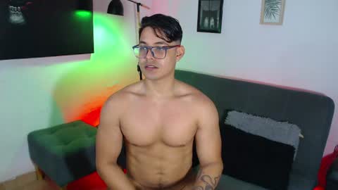 Snapshot of axell_dior chatting on June 23, 1:09 pm axell online show from June 23, 1:09 pm