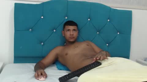 axell_kinng online show from February 9, 1:04 pm