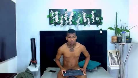 Snapshot of axell_smiith chatting on March 24, 11:48 am Axell online show from March 24, 11:48 am