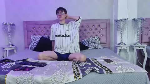 Snapshot of axell_stone chatting on June 4, 8:59 pm axell_stone online show from June 4, 8:59 pm