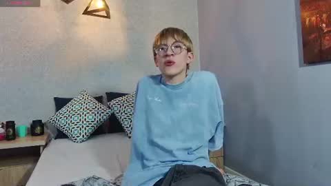 Snapshot of axell_stone chatting on June 11, 8:51 pm axell_stone online show from June 11, 8:51 pm