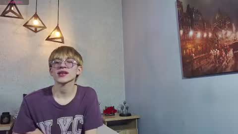 Snapshot of axell_stone chatting on June 15, 8:33 pm axell_stone online show from June 15, 8:33 pm