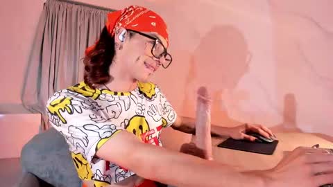 Snapshot of axellcollins chatting on February 11, 3:08 am im your little femboy ALEX online show from February 11, 3:08 am