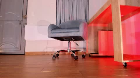 Snapshot of axellcollins chatting on February 17, 6:31 am im your little femboy ALEX online show from February 17, 6:31 am