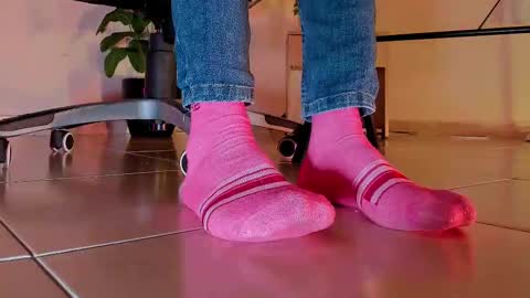 Snapshot of axellcollins chatting on September 18, 5:31 am im your little femboy ALEX online show from September 18, 5:31 am