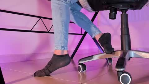 Snapshot of axellcollins chatting on September 24, 4:27 am im your little femboy ALEX online show from September 24, 4:27 am