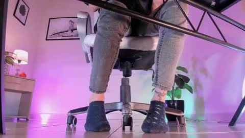 Snapshot of axellcollins chatting on October 18, 9:15 pm im your little femboy ALEX online show from October 18, 9:15 pm