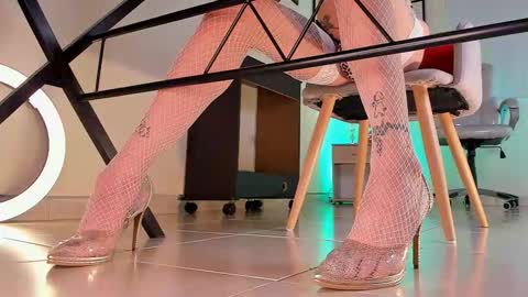 Snapshot of axellcollins chatting on November 22, 2:43 am im your little femboy ALEX online show from November 22, 2:43 am