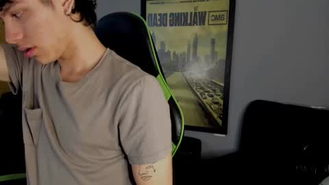 Snapshot of axelraven chatting on December 3, 1:21 pm Axel Raven online show from December 3, 1:21 pm