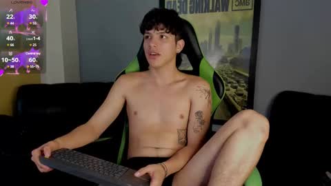 Snapshot of axelraven chatting on December 3, 4:28 pm Axel Raven online show from December 3, 4:28 pm