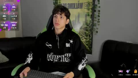 Snapshot of axelraven chatting on December 10, 2:06 pm Axel Raven online show from December 10, 2:06 pm