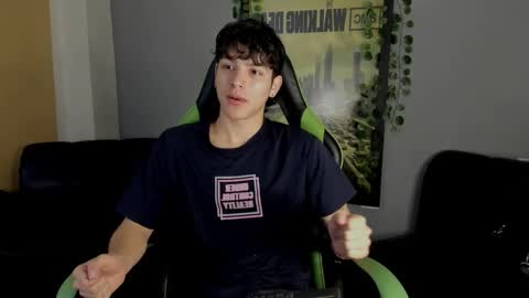 Snapshot of axelraven chatting on December 11, 1:39 pm Axel Raven online show from December 11, 1:39 pm