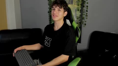 Snapshot of axelraven chatting on December 12, 2:22 pm Axel Raven online show from December 12, 2:22 pm