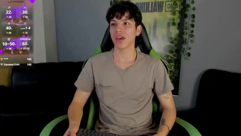 Snapshot of axelraven chatting on December 13, 5:32 pm Axel Raven online show from December 13, 5:32 pm