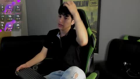 Snapshot of axelraven chatting on December 16, 1:22 pm Axel Raven online show from December 16, 1:22 pm