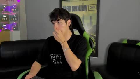 Snapshot of axelraven chatting on December 18, 2:28 pm Axel Raven online show from December 18, 2:28 pm