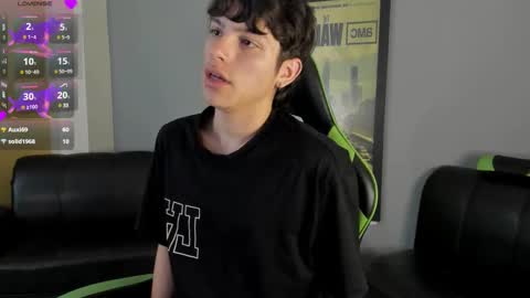 Snapshot of axelraven chatting on December 18, 5:31 pm Axel Raven online show from December 18, 5:31 pm