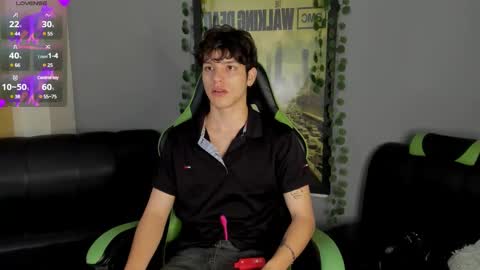 Snapshot of axelraven chatting on December 23, 2:28 pm Axel Raven online show from December 23, 2:28 pm