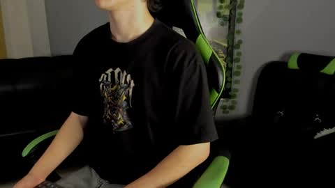 Snapshot of axelraven chatting on December 24, 2:22 pm Axel Raven online show from December 24, 2:22 pm