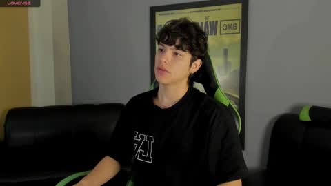 Snapshot of axelraven chatting on January 2, 2:02 pm Axel Raven online show from January 2, 2:02 pm