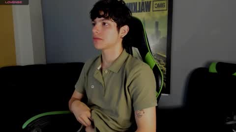 Snapshot of axelraven chatting on January 3, 1:36 pm Axel Raven online show from January 3, 1:36 pm