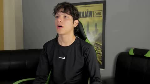 Snapshot of axelraven chatting on January 7, 1:35 pm Axel Raven online show from January 7, 1:35 pm