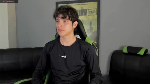 Snapshot of axelraven chatting on January 7, 4:37 pm Axel Raven online show from January 7, 4:37 pm