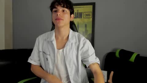 Snapshot of axelraven chatting on January 9, 1:13 pm Axel Raven online show from January 9, 1:13 pm