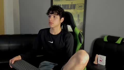 Snapshot of axelraven chatting on January 10, 12:58 pm Axel Raven online show from January 10, 12:58 pm